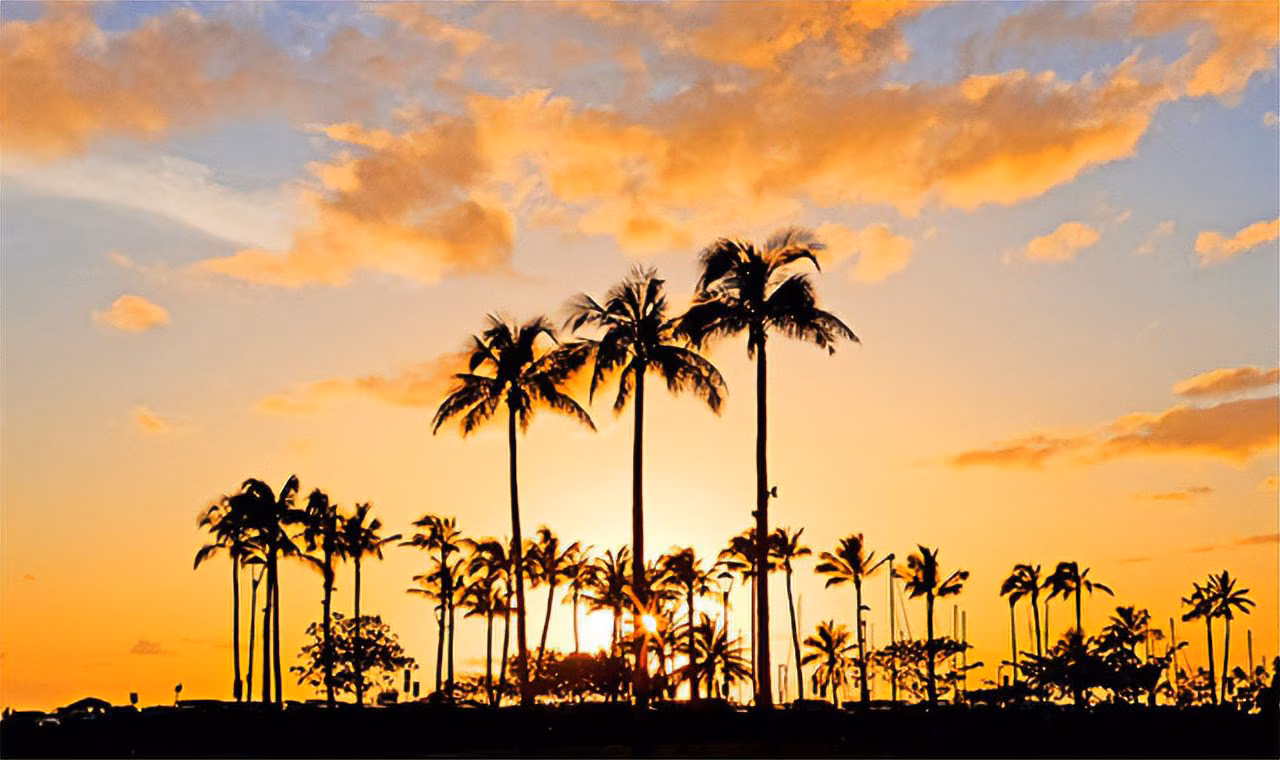 A glowing Hawaiian sunset over the Pacific